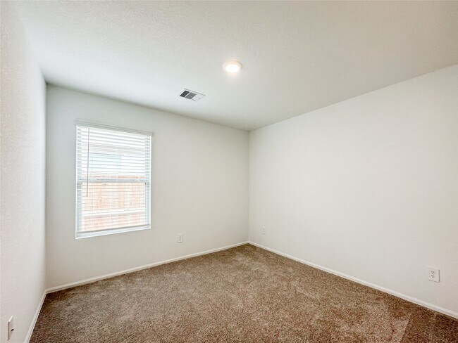 Building Photo - 1480 Las Cuevas Dr
