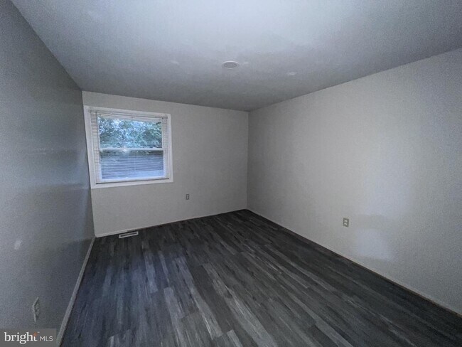 Building Photo - 217 Haverhill Rd