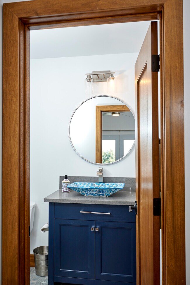 Building Photo - 7080 Via del Mar