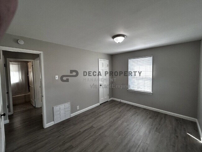 Building Photo - 6108 Eaton Dr