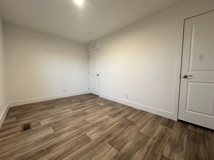 Building Photo - 15 Hartland St N