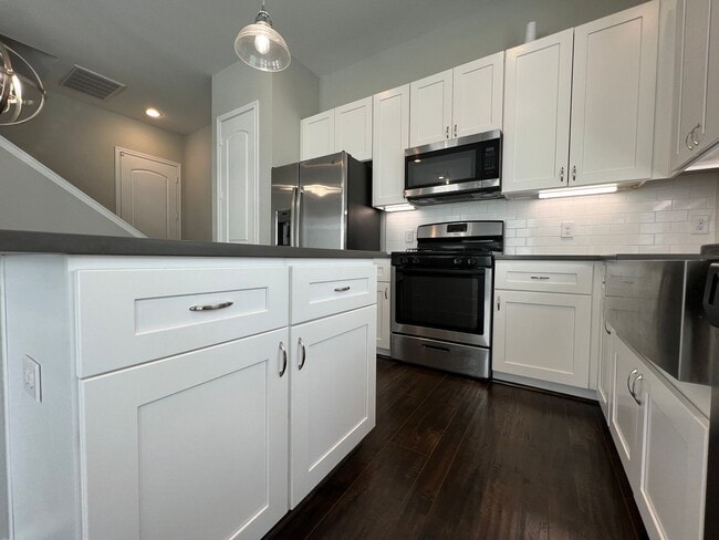 Building Photo - Introducing a stunning and impeccably main...