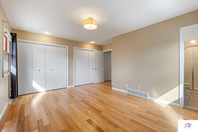 Building Photo - Available now! Spacious 3 Bed, 3 Bath Home with Modern Open Layout & Lawn Care Included