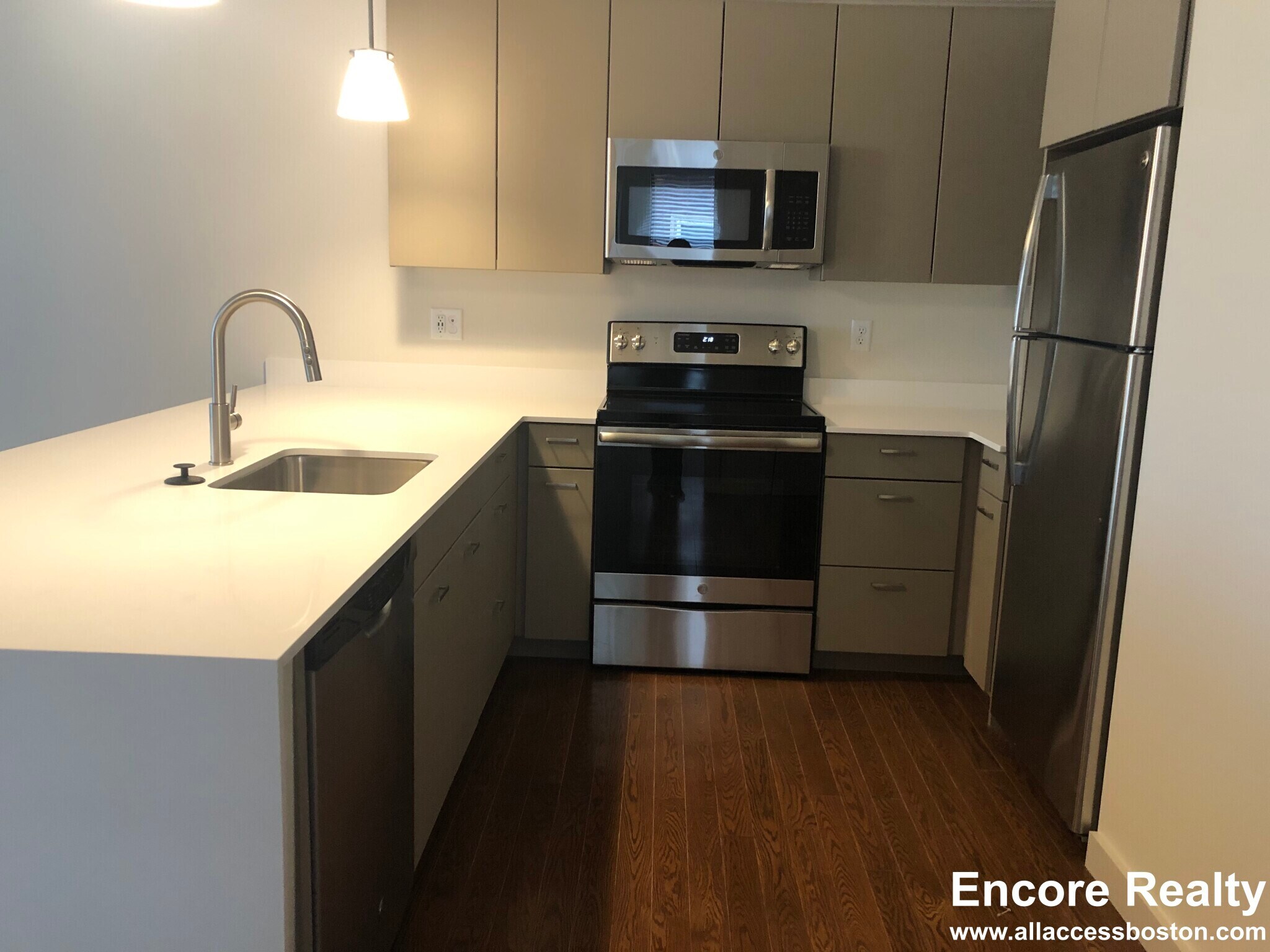 Building Photo - 516 Harvard St