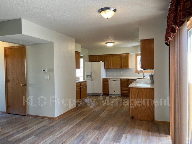 Building Photo - 15104 Hawthorn Dr