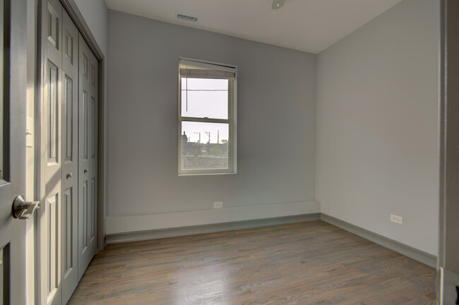 Building Photo - 1659 W 21st St