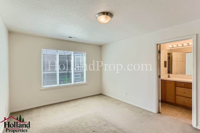 Building Photo - Spacious 3-Bedroom Home with High Ceilings...