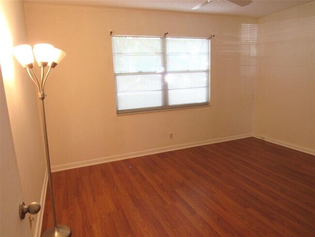 Building Photo - 2804 Victoria Way