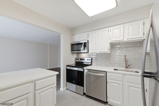 Building Photo - 125 Smithfield Ct
