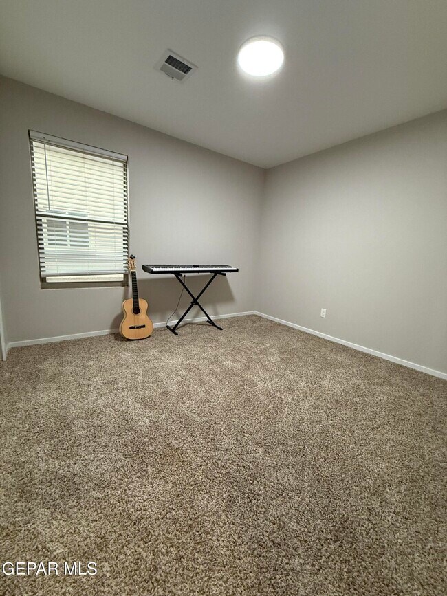 Building Photo - 13841 Paseo Central Ave