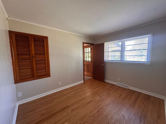 Building Photo - 4806 Imperial Terrace