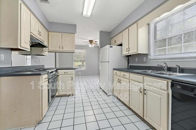 Building Photo - 1708 Woodley Rd