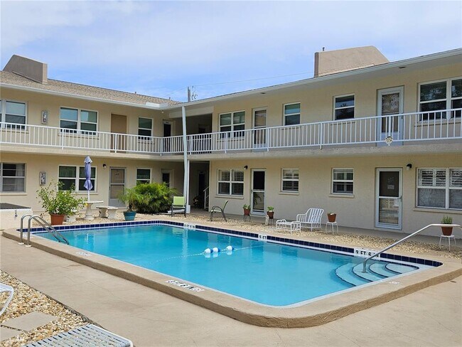 Building Photo - 509 W Venice Ave