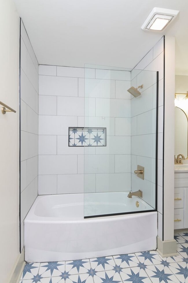 Building Photo - Pre-Leasing for the 26-27 School Year! - M...