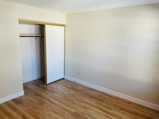 Building Photo - Wonderful 3 Bed 2.5 Bath Townhouse In Mountain View. Beautiful Vinyl Plank Flooring Installed Thr...