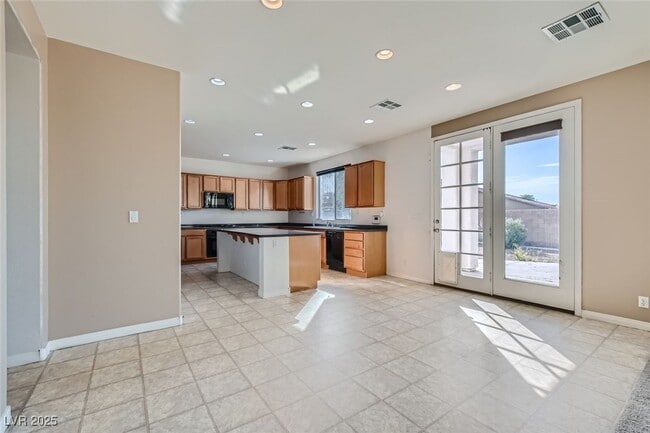 Building Photo - 6464 N Gentle Falls Ln