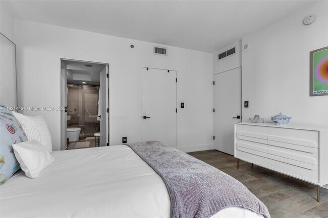 Building Photo - 55 SE 6th St