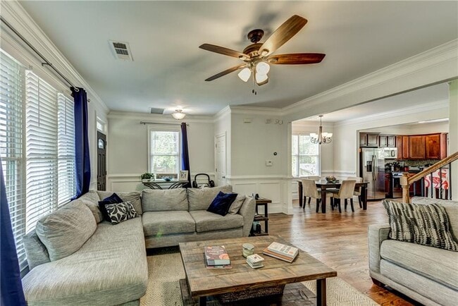 Building Photo - 1829 Sylvan Ridge Dr SW