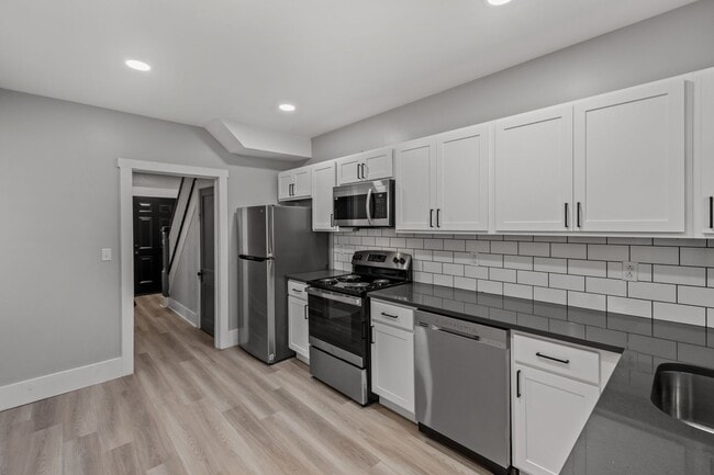 Building Photo - Stunning 3 bedroom home in Carrick available August 15!