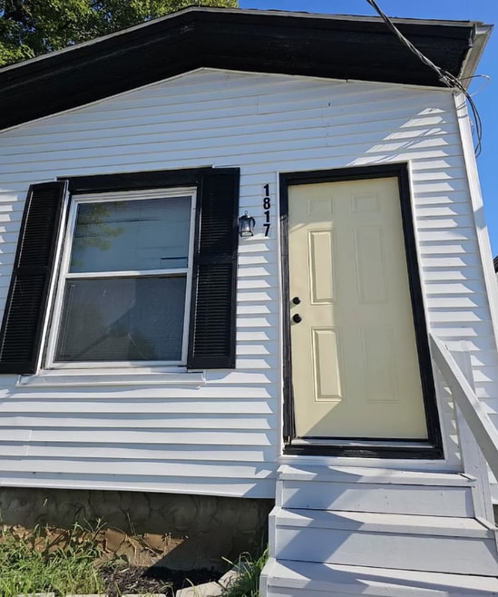 Building Photo - 1817 Columbia St