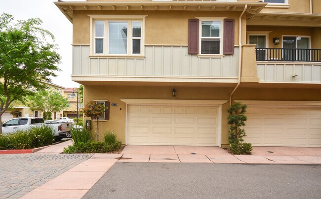 Building Photo - 3bedroom 3 bath home in the Solaire Commun...