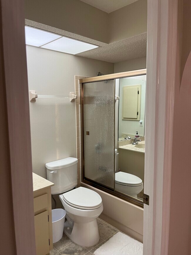 Building Photo - 3193 Desoto Dr