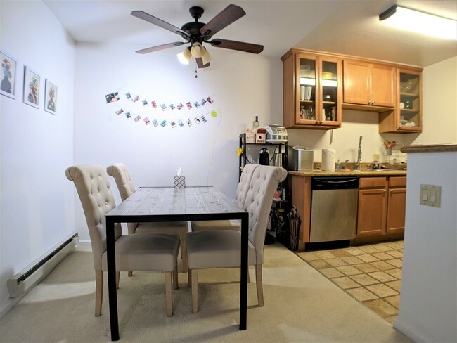 Building Photo - 2250 Monroe St