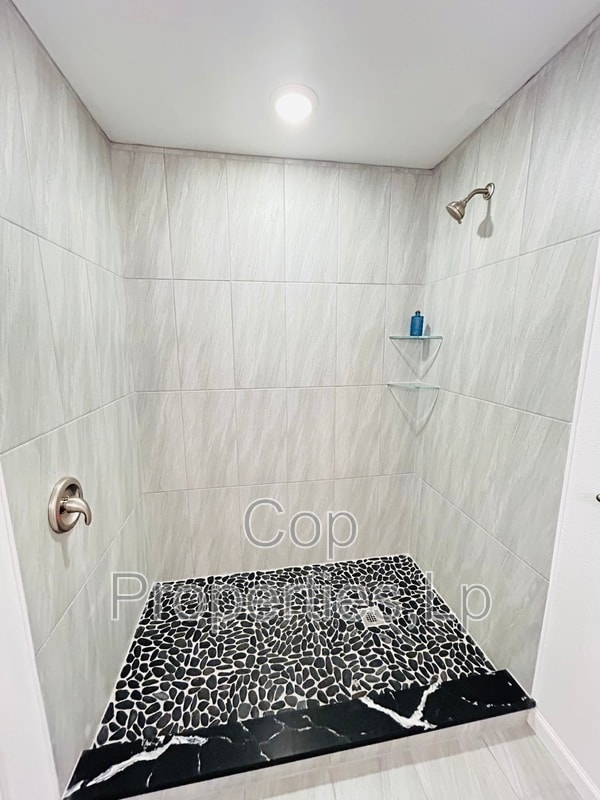 Building Photo - 129 Beechwood Ave