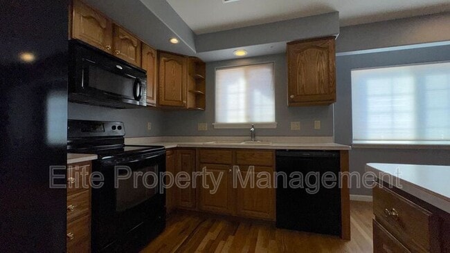 Building Photo - 761 S Laurue Dr
