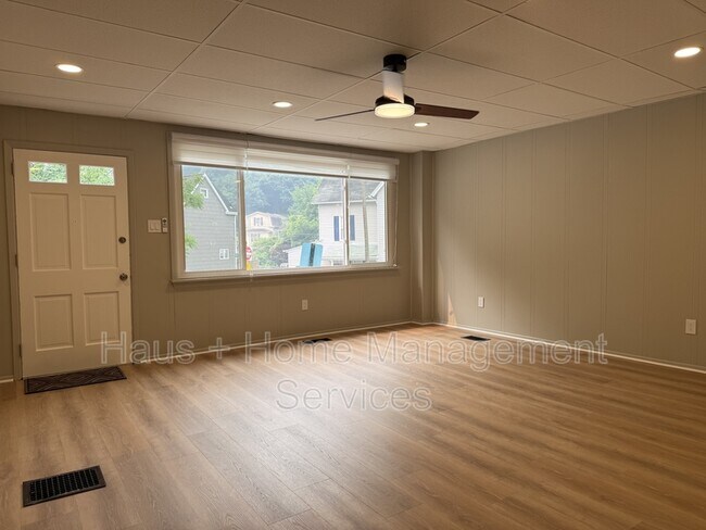 Building Photo - 403 Wall Ave