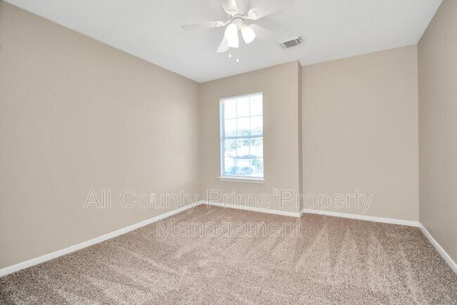 Building Photo - 21910 Willow Shade Ln