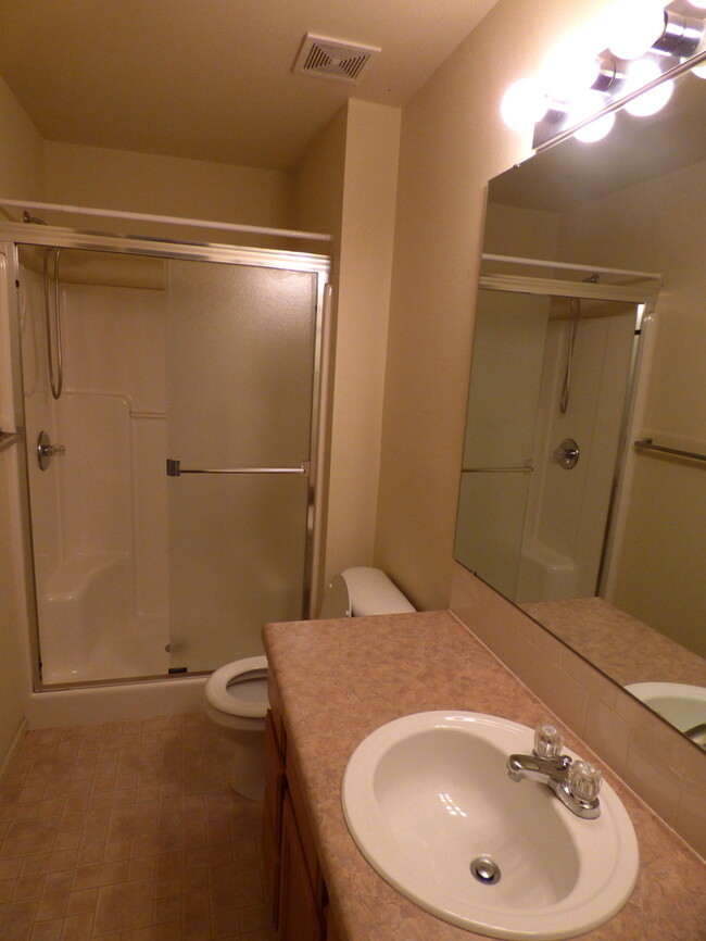 Building Photo - Charming 2 Bed/2.5 Bath Townhome in SW For...