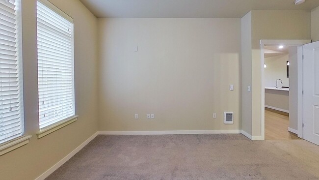 Building Photo - 3 bedroom 2 bath apartment in West Olympia...