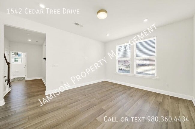 Building Photo - 1542 Cedar Tree Dr