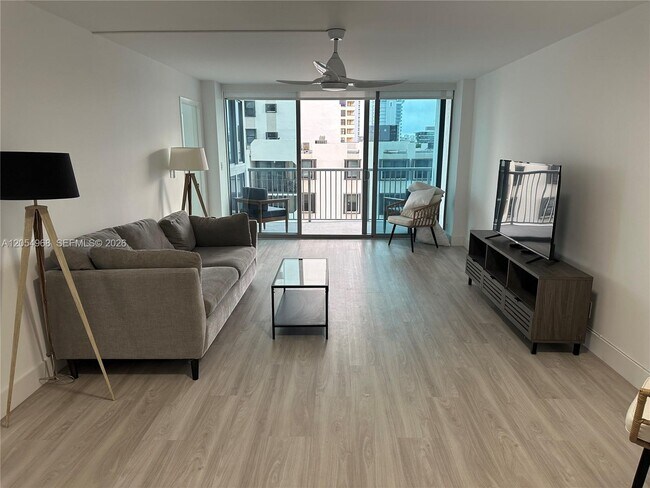 Building Photo - 2655 Collins Ave