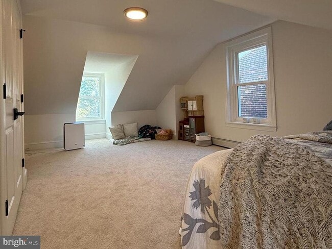 Building Photo - 810 E Elm St