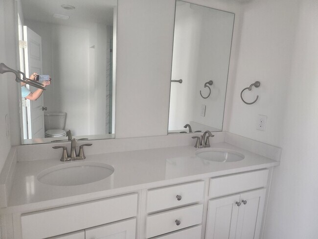 Building Photo - 12 Redbird Lp