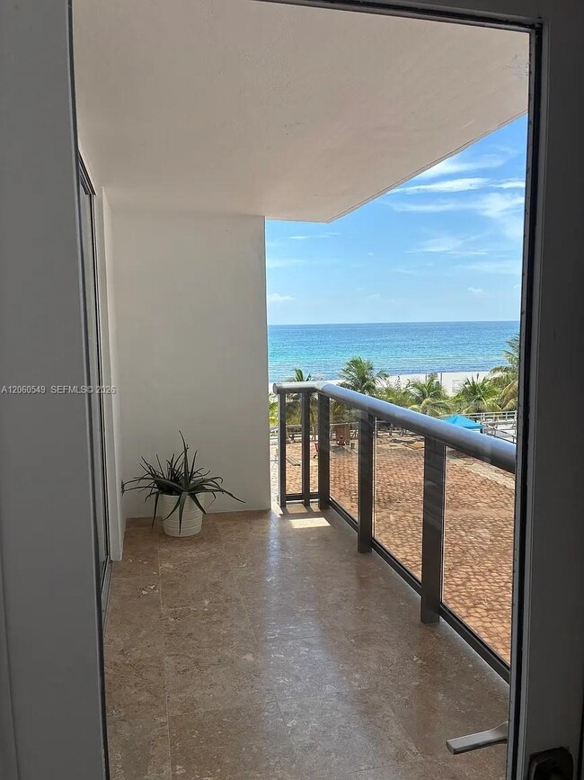 Building Photo - 6039 Collins Ave