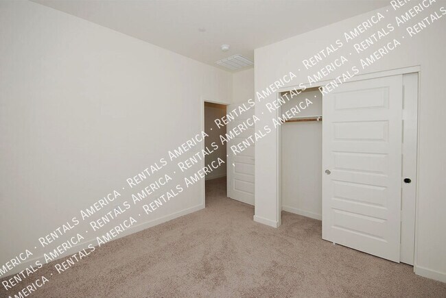 Building Photo - 2734 S Decatur Dr