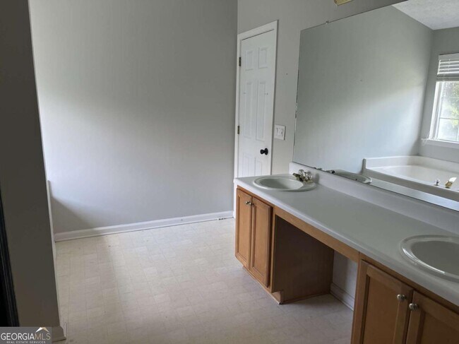 Building Photo - 3184 Elmwood Ct