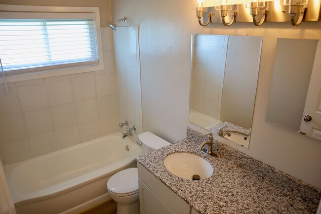 Building Photo - Lovely Single Family Home in Rockville