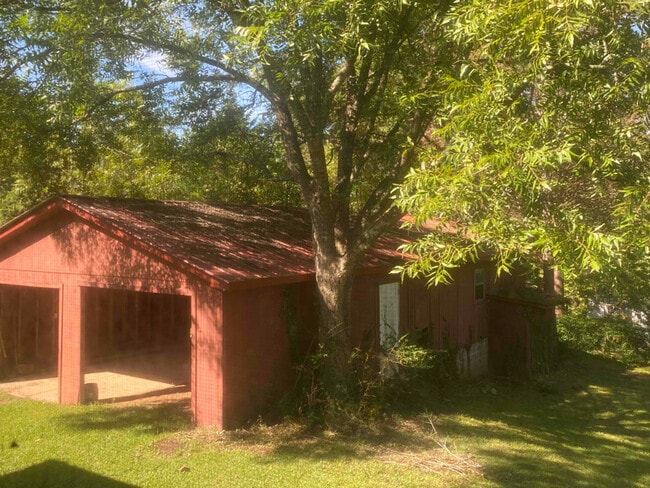 Building Photo - 1208 Skyline Dr