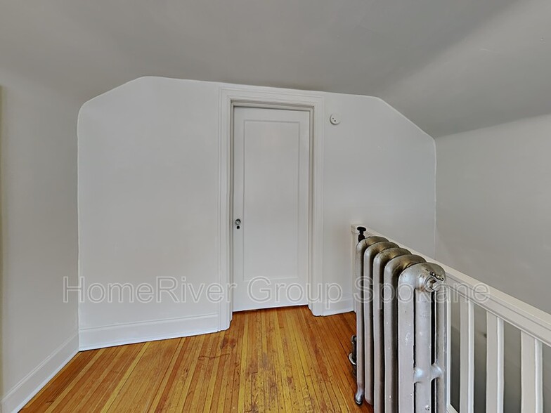 Building Photo - 3104 E 30th Ave