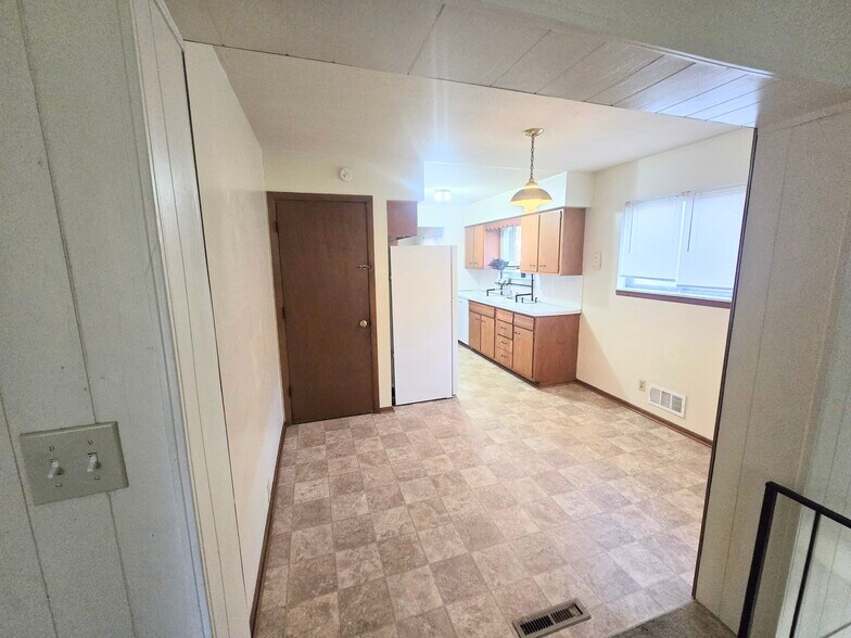 Dining Room - 3405 S Oxford Ave