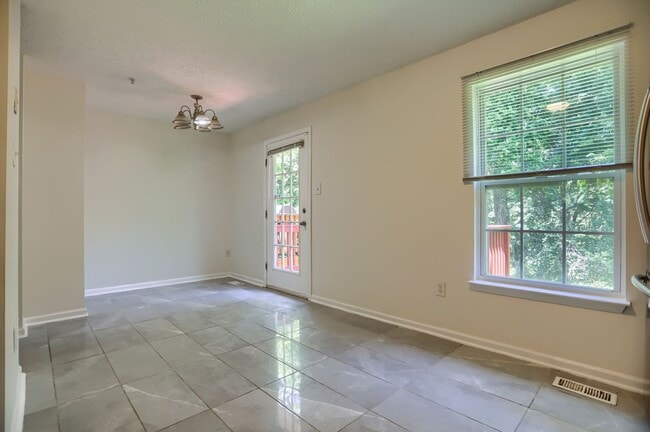 Building Photo - Contemporary Living At It's Finest in Lovely Owings Mills!!