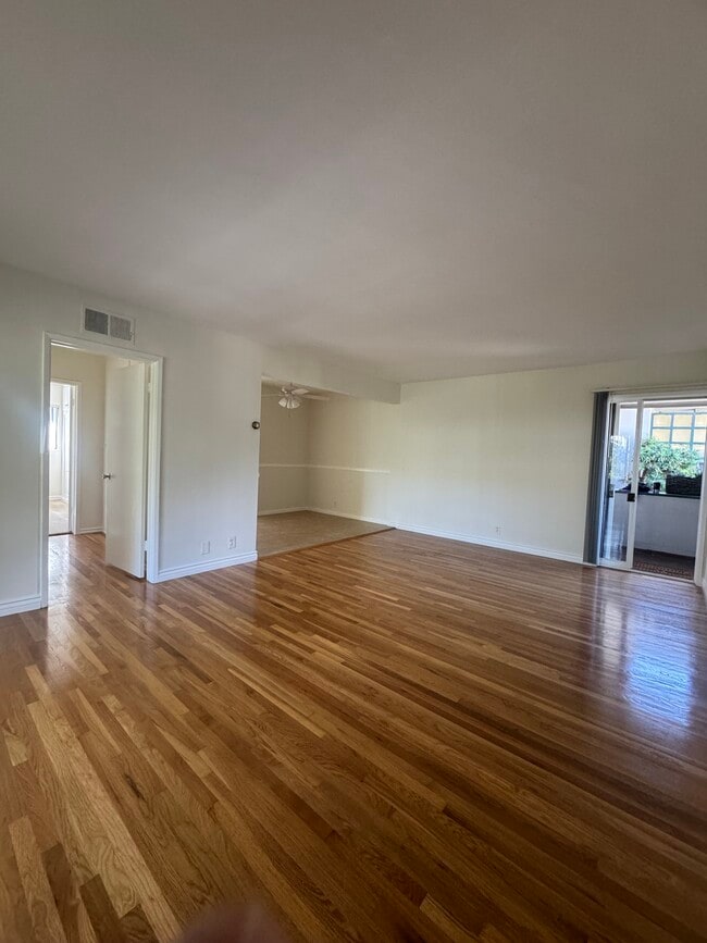 Building Photo - Molino House