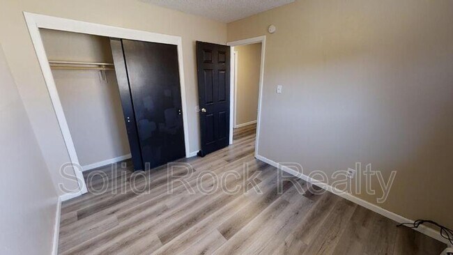 Building Photo - 357 Gahart Dr