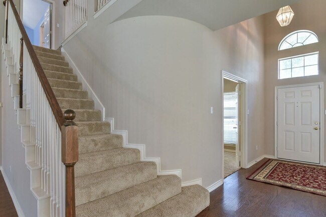 Building Photo - Large Mansfield High Home Centrally Located