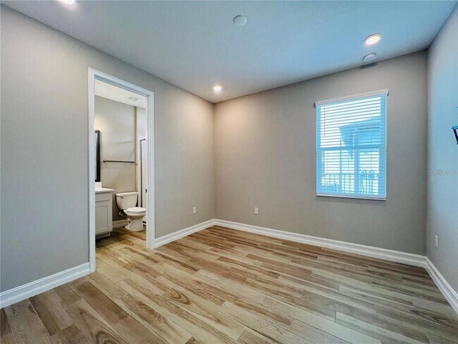 Building Photo - 4567 Tivoli Dr