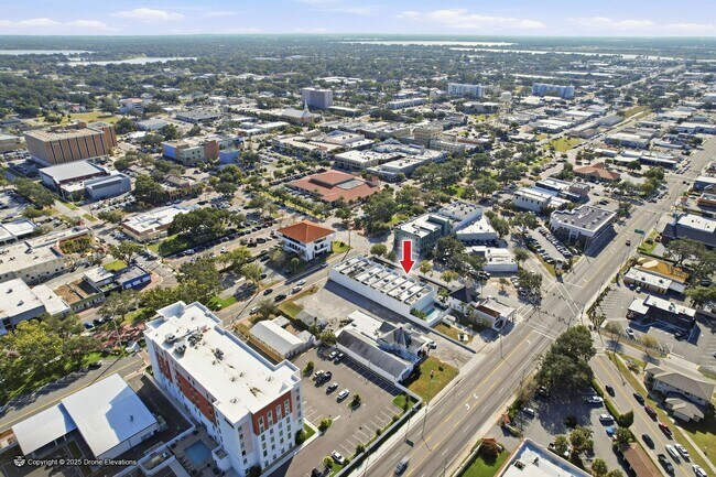 Building Photo - DOWNTOWN ~ Luxury Gene Leedy Townhouse ~ with Community Pool